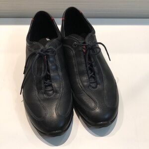 Women’s ECCO black laced shoes